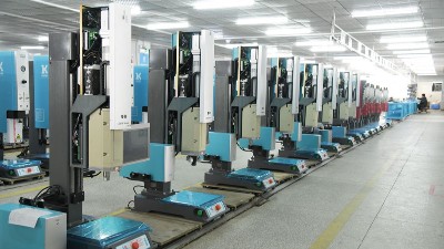 超聲波焊接機(jī)在蓄電池焊接中的應(yīng)用、難點(diǎn)及解決方案